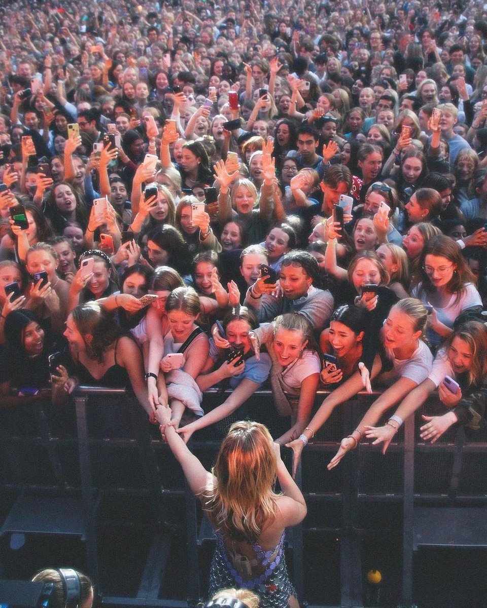 Zara Larsson Argentina (@argzaralarsson) on Twitter photo Felices 25 años a la sueca favorita de todas. Happy birthday love!! jag önskar dig en vacker dag 🤍🎂 <a href="/zaralarsson/">Zara Larsson</a> Felices 25 años a la sueca favorita de todas. Happy birthday love!! jag önskar dig en vacker dag 🤍🎂 <a href="/zaralarsson/">Zara Larsson</a>