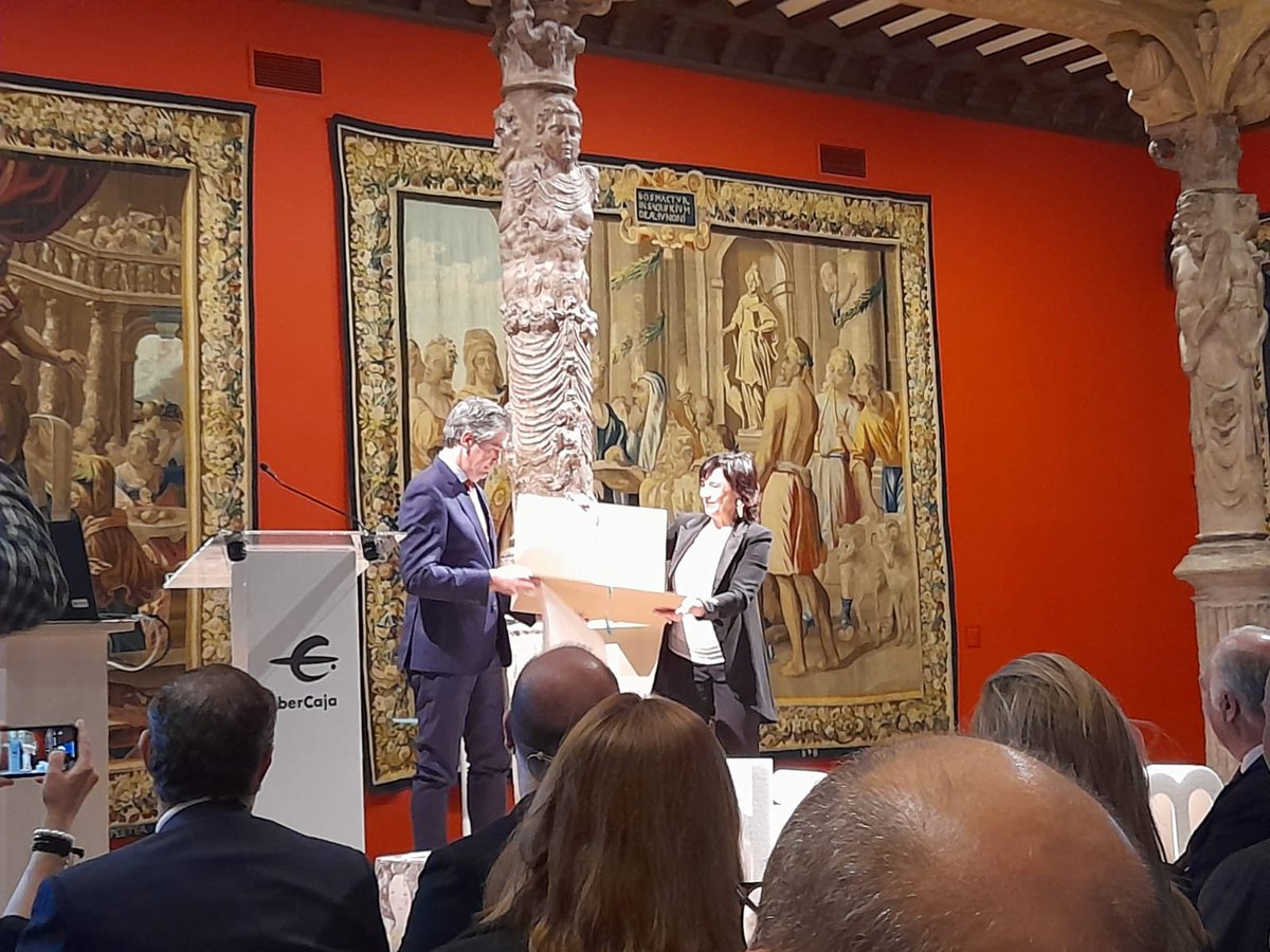 CristinaCLRS's tweet photo. Gracias @DircomARA por invitarnos a acompañaros en un reconocimiento tan especial como es el #PremioRicardoPereda 
Enhorabuena @rfalarcon , inspiradora intervención de Victor Gonzalo y gracias de 💚 @MercedesGraciaA por ser una anfitriona extraordinaria.
#Dircom #MejorConectados https://t.co/5jitZ3mBMv