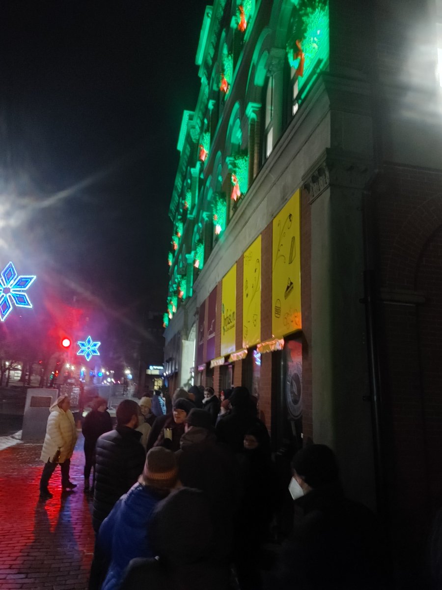 andreguimond's tweet photo. @thewrightpage Got Xmas music playing on my Bluetooth speaker! Hearing some shy carolers...:) https://t.co/WemTSxpFf0