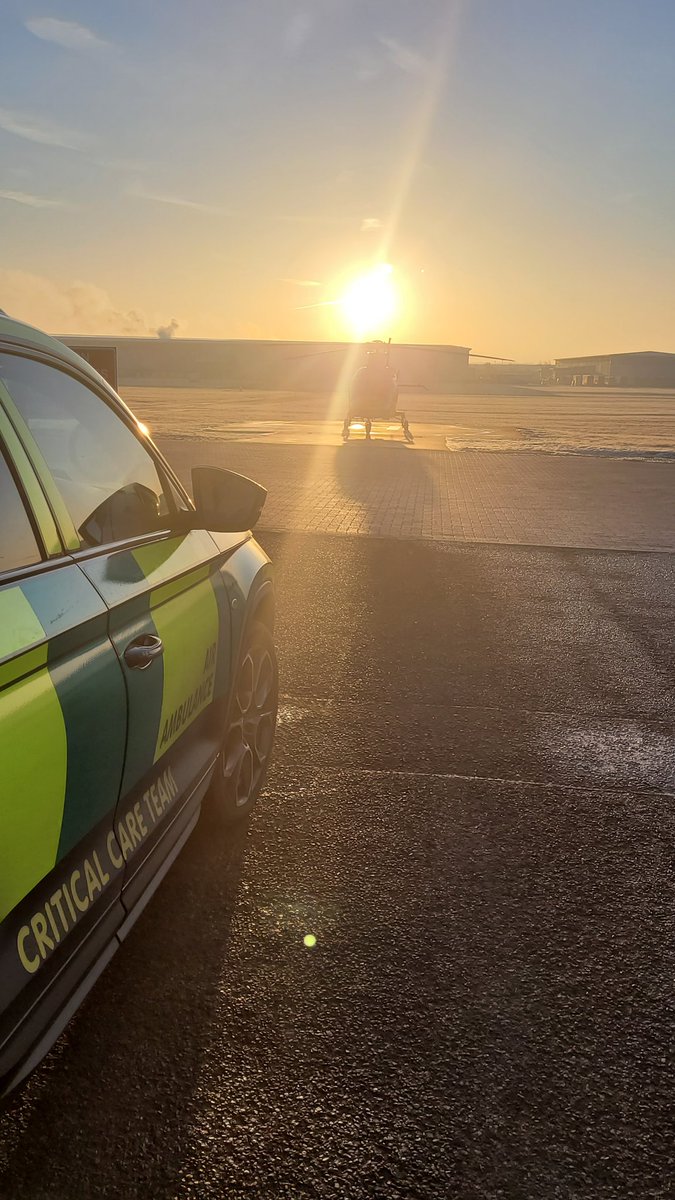 Stunning sunrise today at Coventry Airport. Very icy conditions out there - please be safe. @Helimed53 & @Helimed54 standing by to support @OFFICIALWMAS & @EMASNHSTrust 🚁🚁