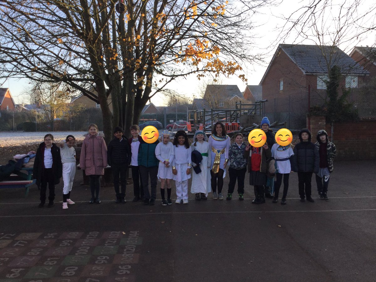 ThamesideSch's tweet photo. And so Ancient Egypt day begins in the traditional style of a fashion show... super costumes and a lot of fun! #BCFtps #BMGtps #ancientegypt #topicday https://t.co/eUZzdL6SkU