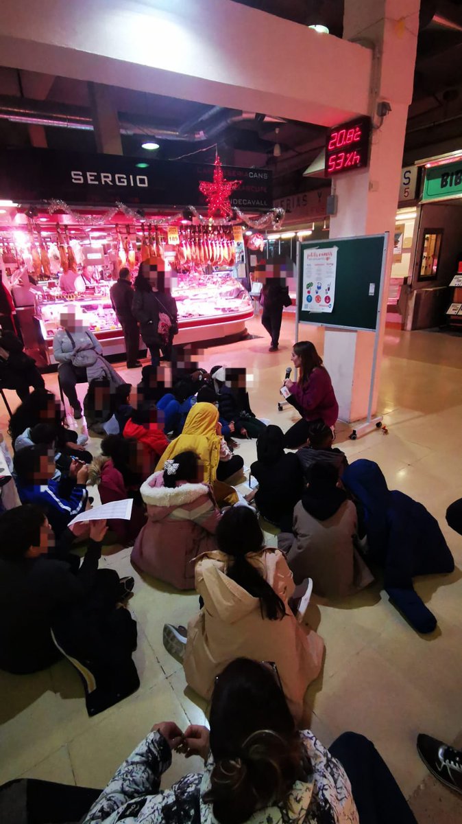 ImmaJansa's tweet photo. El taller de Nutrició intergeneracional al Mercat del Carmel va ser un èxit, gràcies als nutricionistes Iván Falcón i Mireia del #CAPElCarmel, al Mercat i a la Taula CarmelxCarmel del Pla Comunitari Carmel Amunt https://t.co/RKcdCOd6xu