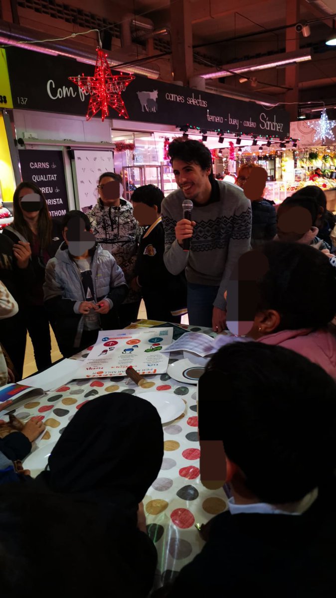 ImmaJansa's tweet photo. El taller de Nutrició intergeneracional al Mercat del Carmel va ser un èxit, gràcies als nutricionistes Iván Falcón i Mireia del #CAPElCarmel, al Mercat i a la Taula CarmelxCarmel del Pla Comunitari Carmel Amunt https://t.co/RKcdCOd6xu