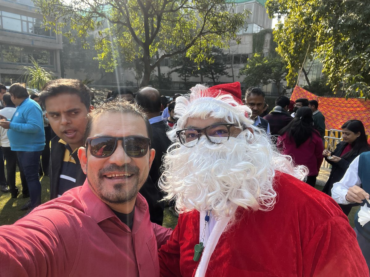 sidbshrestha's tweet image. A great time to bond with office colleagues. @UNICEFIndia #Xmas party #TeamICO