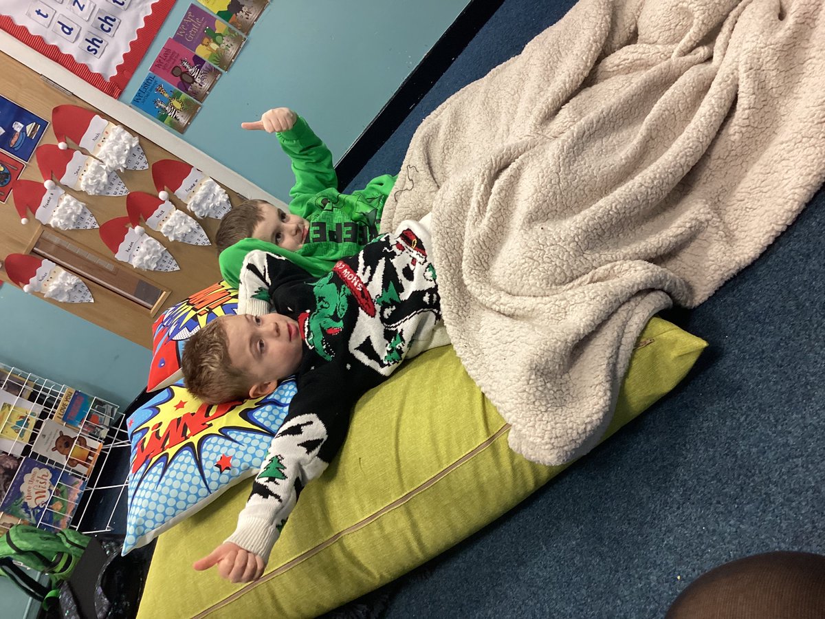 SMOS_P2C_LCSC's tweet photo. @SMOSPrimary snow day = snooze day! Cosey and relaxed in class today. Stay safe and have a good day everyone who couldn’t make it. We miss u ❤️❄️☃️ https://t.co/lN580ahK2R