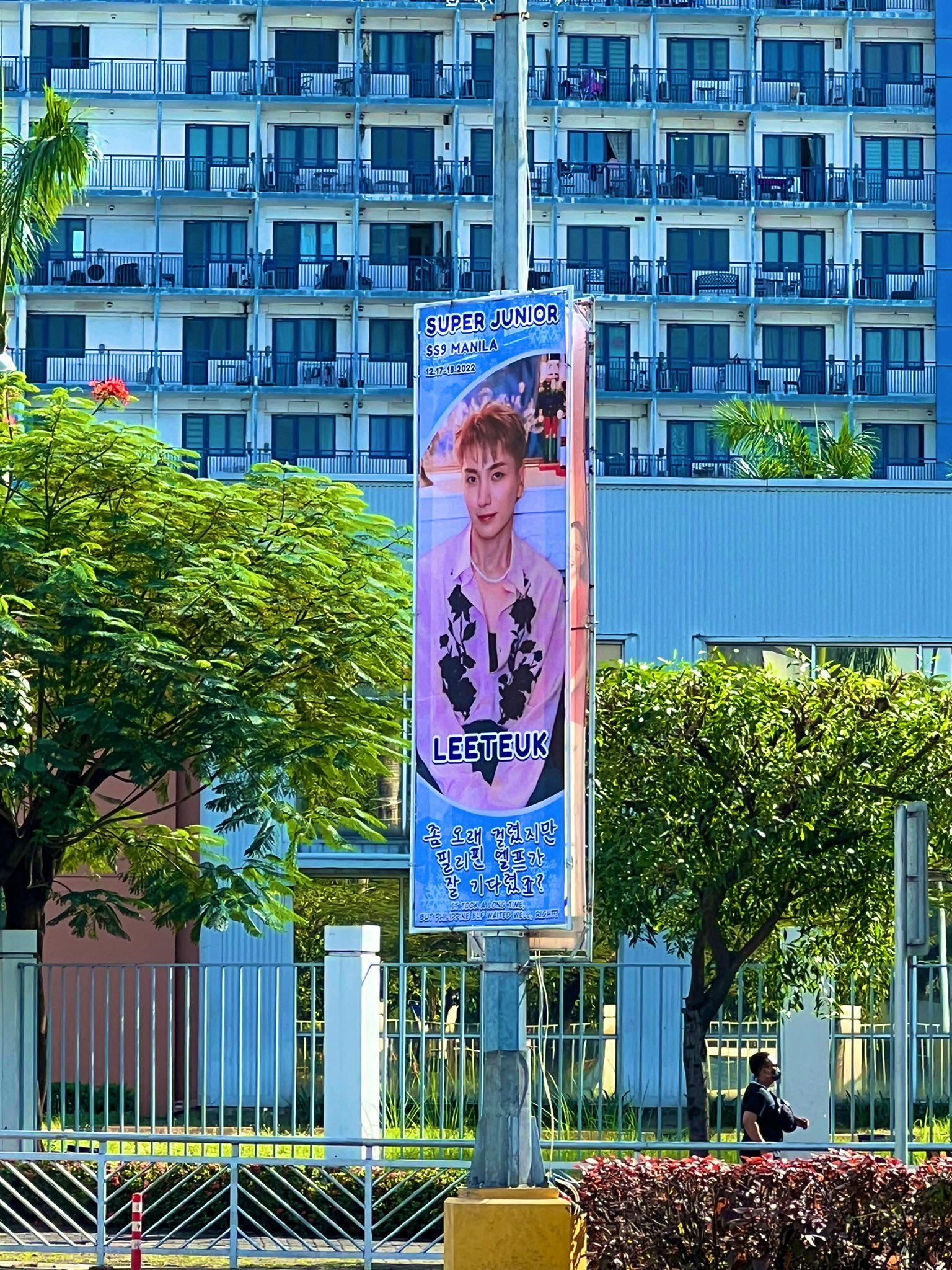 on-twitter-d-1-ss9inmnl-actual-banners-are-installed