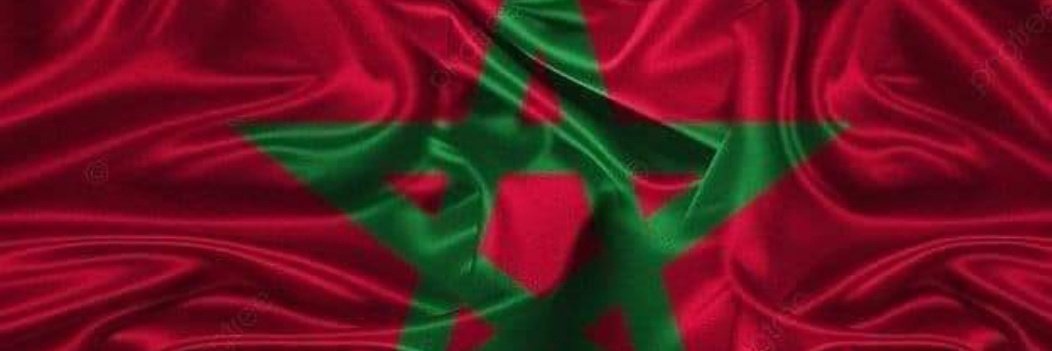 أنظر صفاء البحر ماذا ضره 
كلب جرى في شطه وتعثرى 
علم تألق والأسود تصونه
في دوحة الأحرار ليث يزأرا