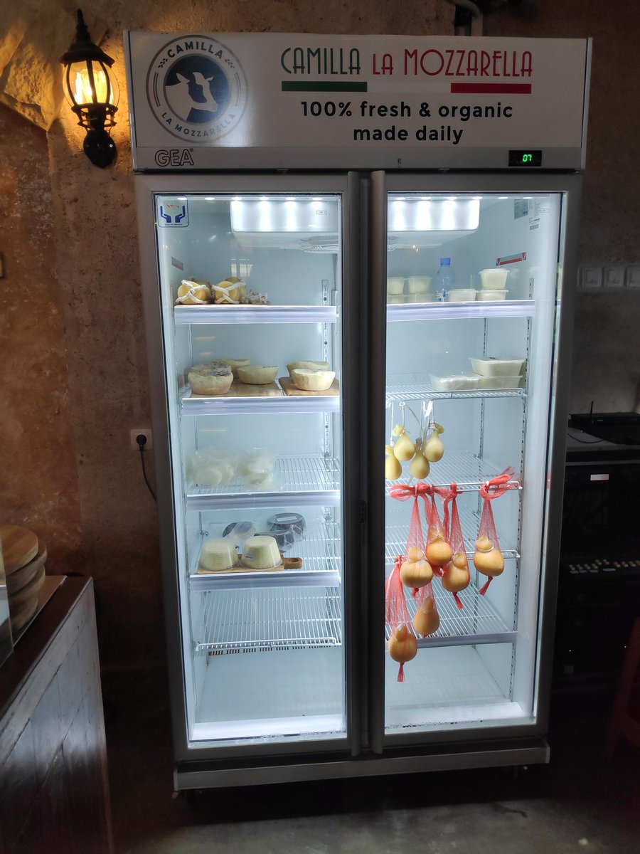AlvChrist's tweet photo. Mencoba resto pizza baru di sebrang Ambarrukmo Plaza. Namanya Giorno's Pizzeria. Ownernya punya pabrik keju sendiri.
Kebetulan pesen Di Burrata Pizza, burratanya melted dan enak, tekstur pizzanya lebih on the crunchy side, tapi menurutku lebih ramah di lidah orang Indo https://t.co/BMyWQqR6Gv