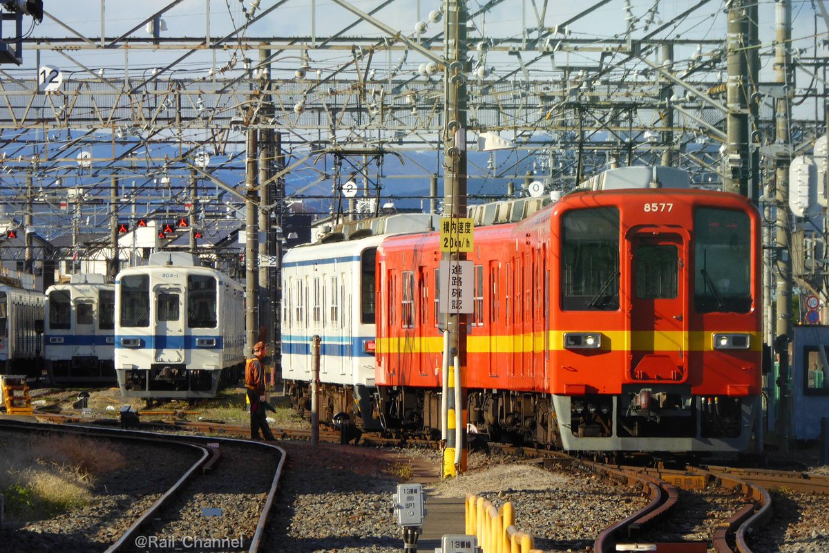 Rail_Channel's tweet photo. #8577F が #8561F を迎えに館林へ。8561Fの運転台周りに不具合でもあったのかな? 亀戸・大師線用の8000系が珍しく館林へ
#8000系 #伊勢崎線 #10000型 #11605F #11201F #800型 #804F https://t.co/Fdvg4r7vcB