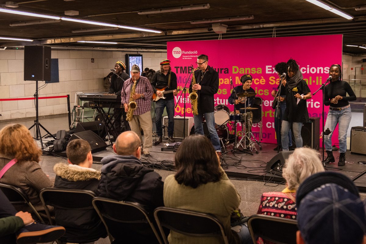 TMB_Barcelona's tweet photo. 🎼Demà dissabte celebrem el quinzè Festival de Músics al #metro amb #AMUC. Una cinquantena d'actuacions ompliran de música el suburbà.
📍Vestíbul estació #metrobcn Universitat
⌚️De 10 del matí a 12 de la nit
❗️Accés gratuït! Només necessites validar el teu bitllet de transport. https://t.co/TbQldwLxE8