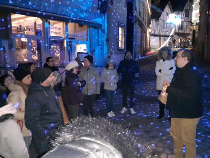 laval_economie's tweet photo. Hier soir avait lieu une belle visite guidée des lumières pour les Nouveaux Salariés du territoires et les représentants d'entreprises dans le cadre du parcours d'intégration proposé dans le #welcomepack ! https://t.co/pdhEQaKoUB