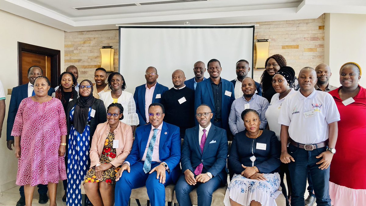 ddungujoseph7's tweet image. 📸 Photo Moment of @thea_c19 members, partners and funders 
@MinofHealthUG @PSF_Uganda @MoWT_Uganda @MakerereCHS @NIHRresearch @roslininstitute @mukwano_ind @NLPuganda 

#THEA-#DCT 
#ProjectTHEA
