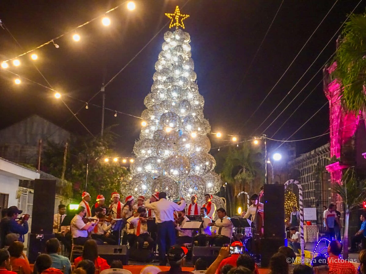 alexaplomo79's tweet image. Toda Nicaragua se encuentra así de bonita y alegre por las noches en esta #NavidadEnPaz 
#PLOMO19