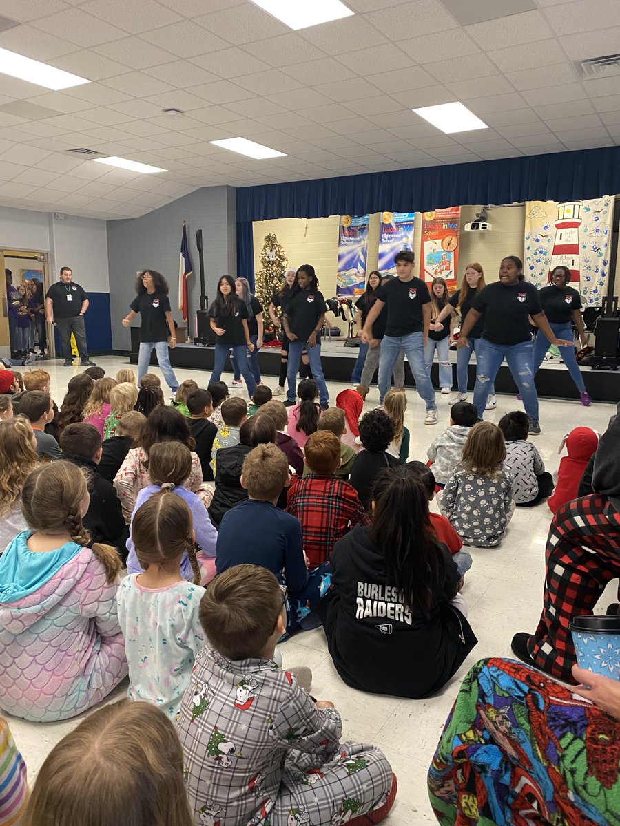 Great holiday music shared with our Mustangs today by the Hughes GDDS, and STEAM Middle School Choirs. ⁦<a href="/MoundMustangs/">Academy of Leadership & Technology @ Mound Elem.</a>⁩ ⁦<a href="/STEAM_MS/">STEAM Middle School</a>⁩ ⁦<a href="/HughesHuskies/">Hughes Middle School</a>⁩