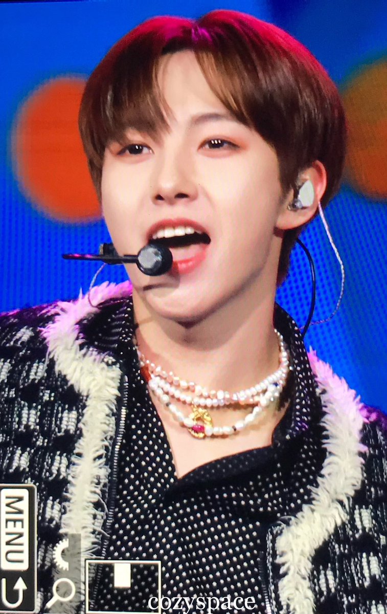 COS_323205's tweet photo. 221216 가요대축제

#런쥔 #RENJUN #NCTDREAM https://t.co/Yhb60isbJH
