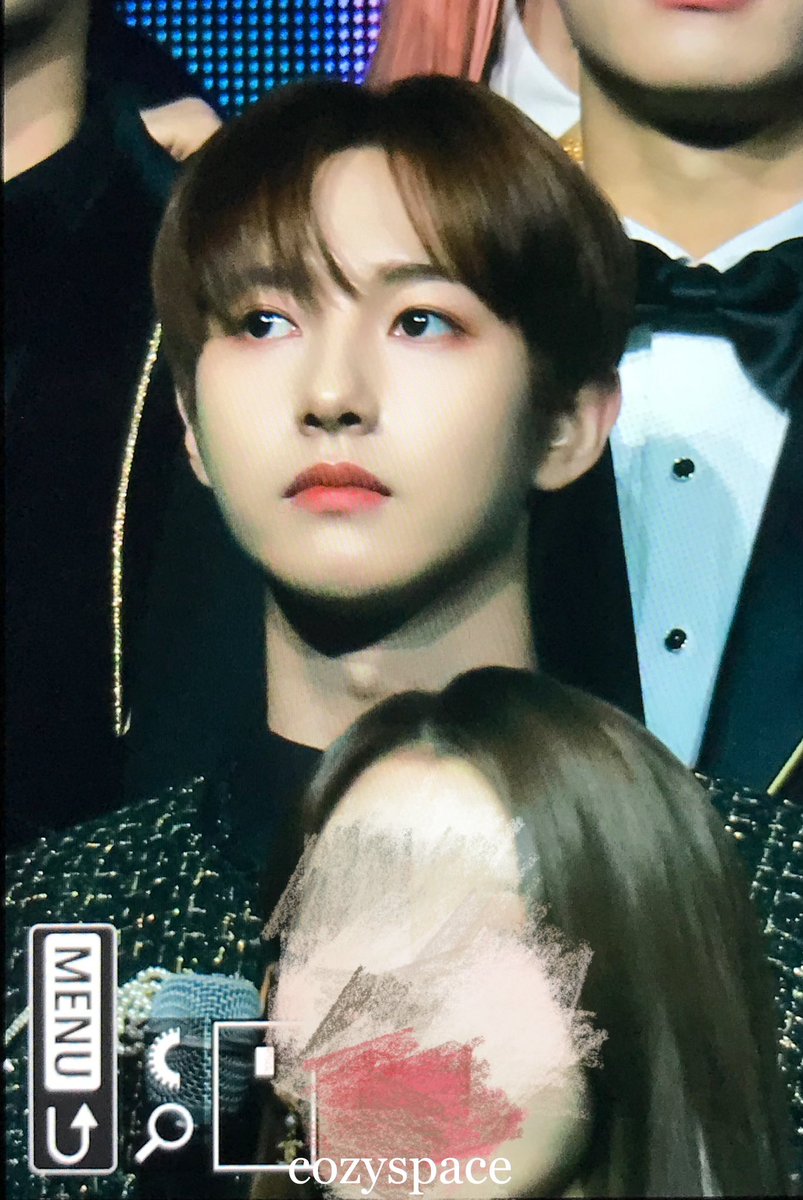 COS_323205's tweet photo. 221216 가요대축제

#런쥔 #RENJUN #NCTDREAM https://t.co/Yhb60isbJH