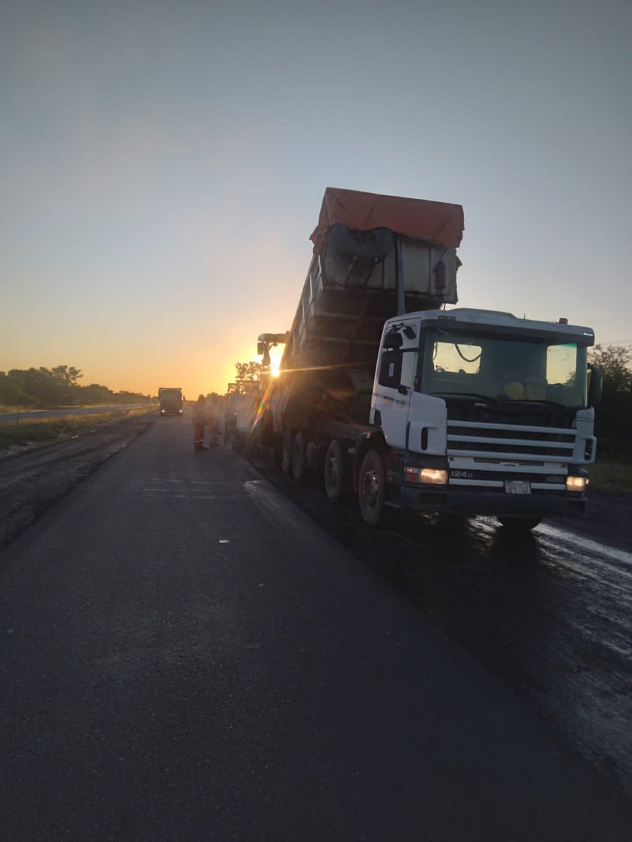 RutaTranschaco's tweet photo. Ruta PY09 – Lote 2, Consorcio Ruta 9 Transchaco cerrando el año con varios frentes de trabajos activos, con un avance total registrado del 94 % en obras, con prácticamente 58 Km de carpeta de rodadura ejecutados hasta el momento.
@AgendaCAF @el_BID @mopcparaguay https://t.co/kkSNPMM556
