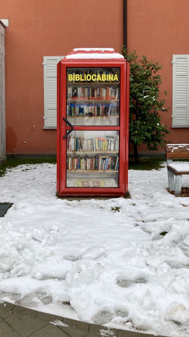 KarinValenzano's tweet photo. 🌸 Vorrei ringraziare i servizi della Città per aver così celermente sistemato la bibliocabina a Cadro, nuovamente a disposizione dei più piccoli! 📚
#DSU #lugano #cadro https://t.co/BMIph7tWZV