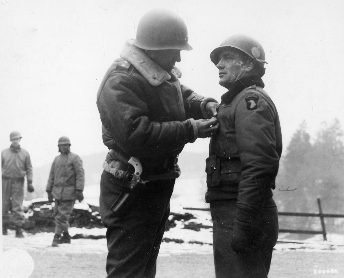 BEAmbUSA's tweet photo. #OTD 78 y ago, Nazi armed forces launched a surprise attack on Allied Forces in the Ardennes, known as the #BattleOfTheBulge.
🇧🇪🇺🇸 Belgium will never forget the immense sacrifice of American #WWII soldiers. We express our deepest gratitude for their heroism.1/2↩️ 📷@USNatArchives https://t.co/uFlBacDfp4