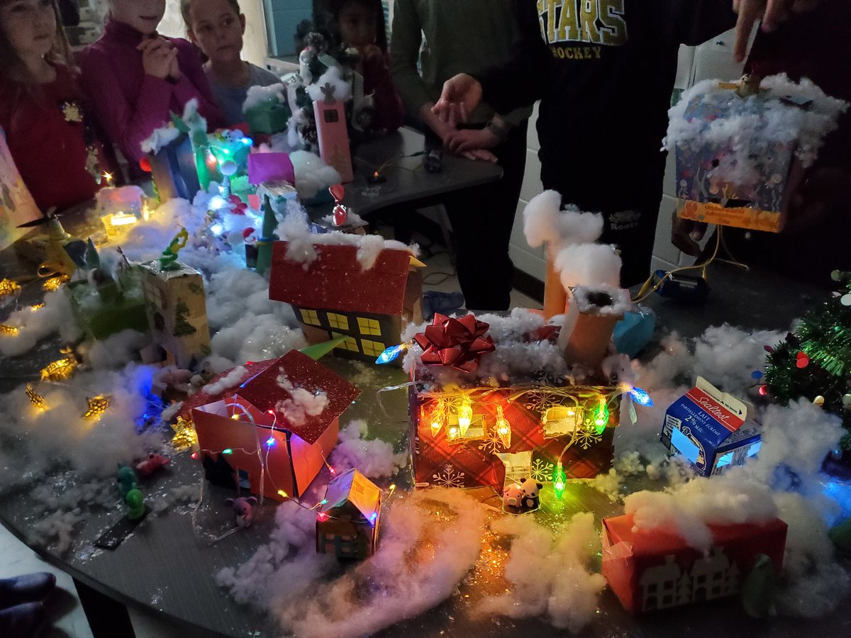La classe de 6e de Mme Christine de <a href="/desvoyageurs/">École Des Voyageurs</a> du @cecce a fabriqué un village illuminé sans l'utilisation de l'électricité dans le cadre du cours de sciences.