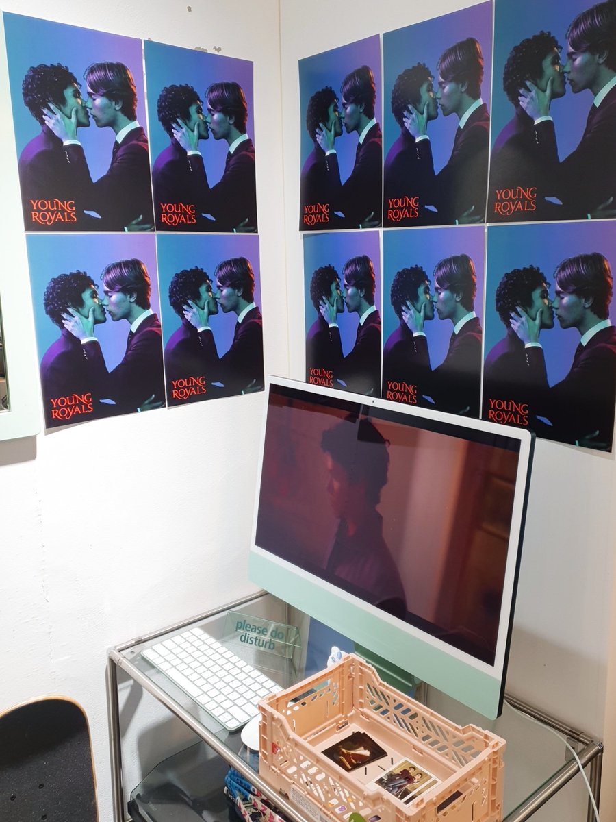 영로 카페 1일차 후기👀
첫 오픟ㅎㅎㅎ어쩔 줄 몰라가지고 말두 못 걸구 있었는데 먼저 누군지 물어봐준 따순 가좍들 넘 고마웠어요,,🥺🥺 진짜진짜 고대했던 날인데 얼굴봐서 넘 싄기하고 설렜어🙈💓 카페 준비해주신 <a href="/youngroyalscafe/">영로열스 이벤트 카페</a> 님 너무 감사하고 마구마구 나눔해주신 가좍들도 사랑회여😘