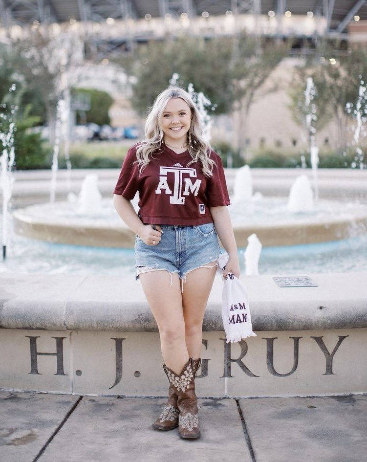 ECreevy's tweet photo. We’re so proud of you!! #TAMUgrad https://t.co/4RZVBokSvI