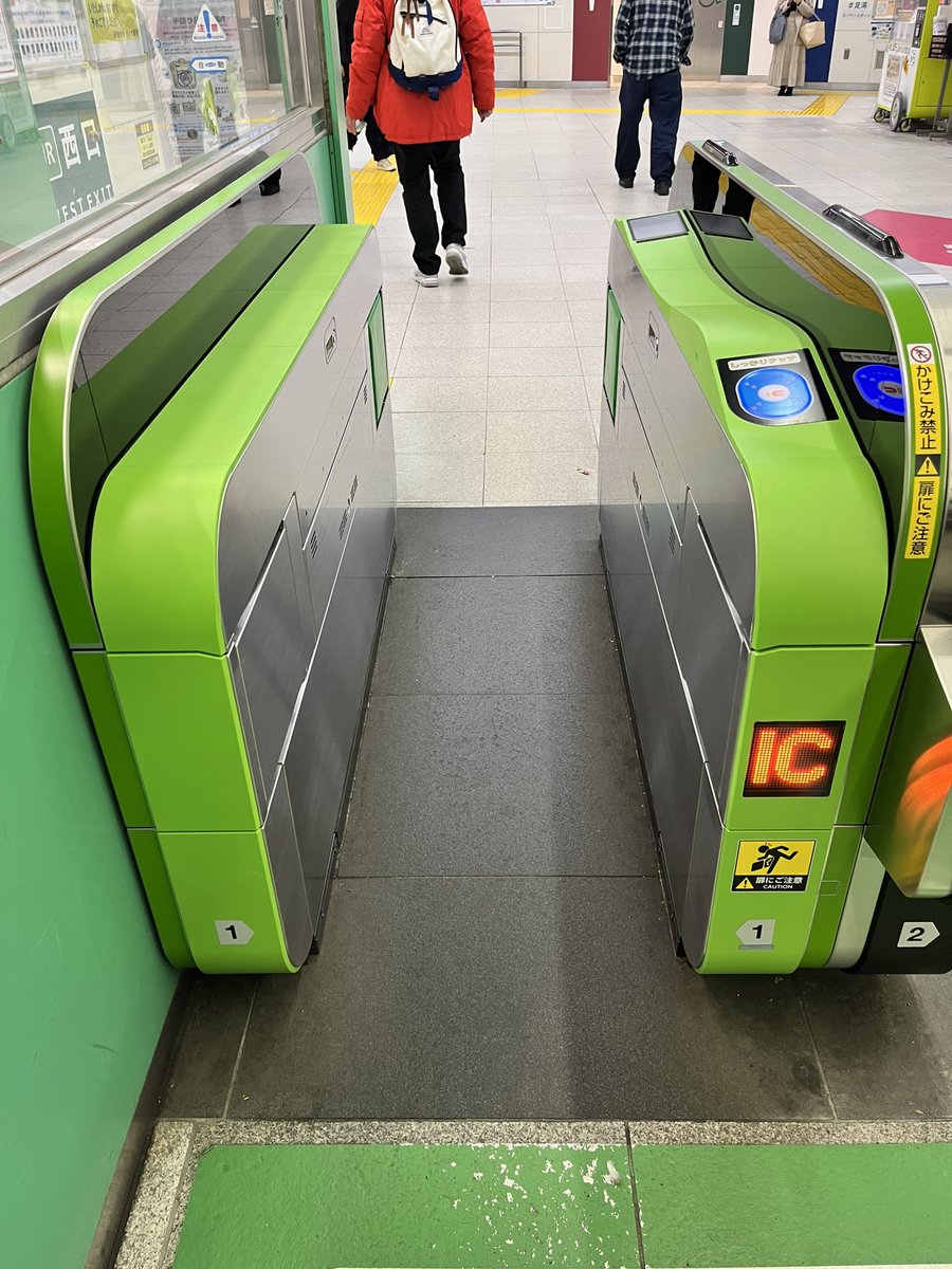 代々木駅、新型