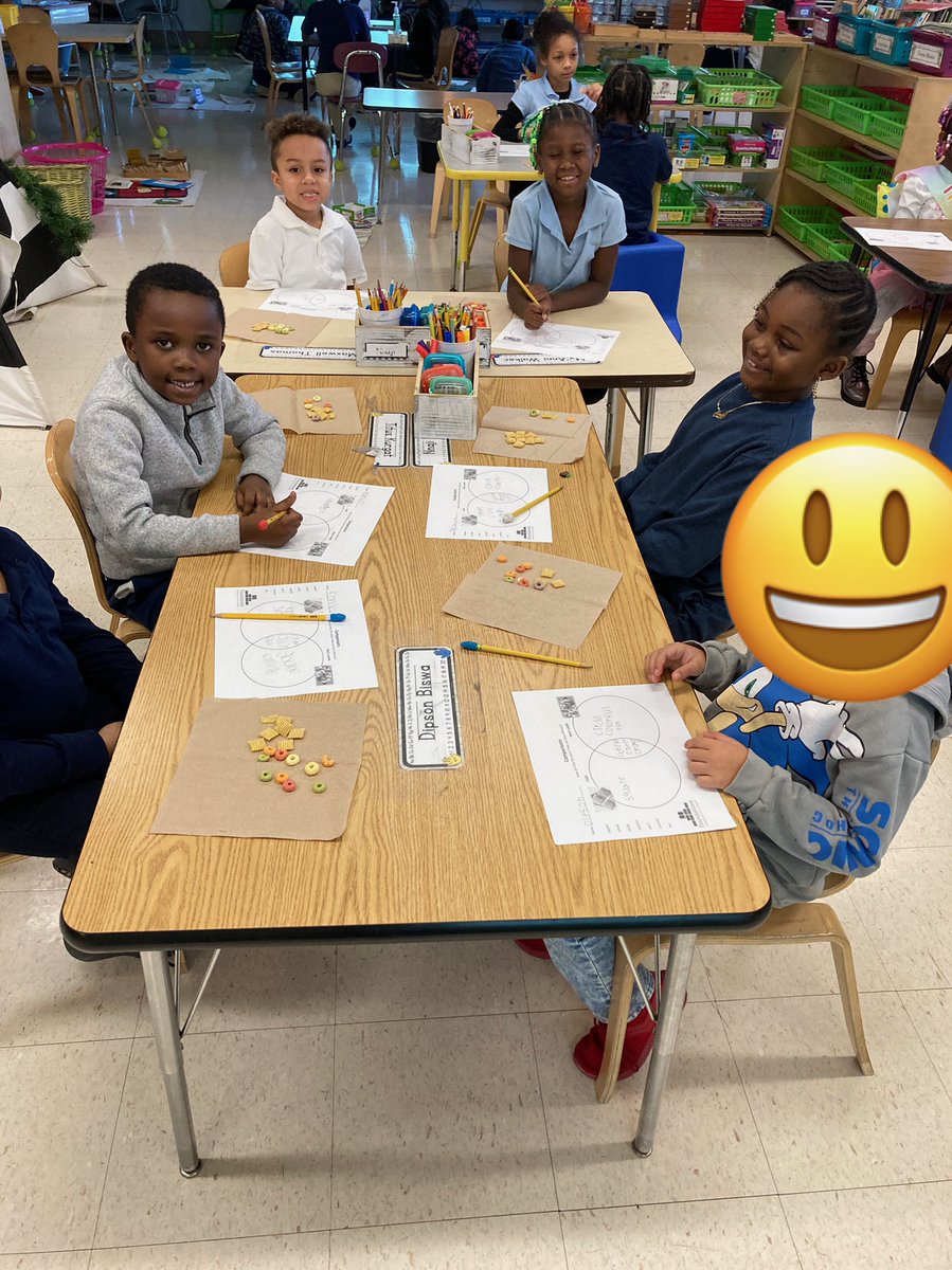 1st graders comparing/contrasting Chex and Fruit Loops to enrich language processing skills! <a href="/RCSDNYS/">Rochester City School District</a> <a href="/drpeluso/">Dr. Carmine Peluso</a> <a href="/shanieleads/">shanieleads</a> <a href="/RcsdSpeech/">RCSD Speech/Language Department</a> <a href="/AAlkiewicz/">Amy Alkiewicz</a> <a href="/HollyPlaceSLP/">Holly Place</a> <a href="/white_lajuan/">LaJuan White</a> <a href="/rm515151/">Rhonda Morien</a> <a href="/KalaniAmy/">Amy Maloy</a> @BeatrizLeBron1