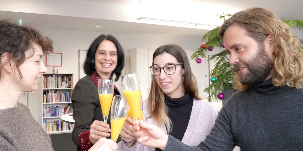 agenturkindt's tweet photo. Weihnachtsfeier 2022! Start mit einem kurzen Review auf das Jahr, Anstoßen auf die super Team-Leistung, Besuch der Kunsthalle Vogelmann und ein genüssliches Finale. Das ist Inspiration, Genuss, Teamgeist, Ansporn.
#weihnachtsfeier #agenturkindt #teamwork #agencylife #letsgo2023 https://t.co/nEoae0heBe