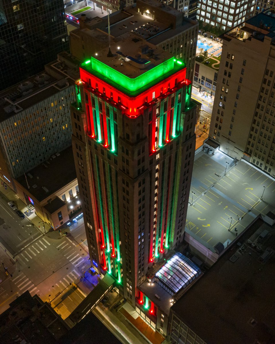 RandTowerHotel's tweet photo. Things are looking merry and bright from up here! Our themed lights show will be honoring the holiday celebrations from December 18. 

Keep a look out for our displays for Hanukkah, Christmas, Kwanzaa and New Year's Eve! ✨ https://t.co/boLX9dzrlA https://t.co/EB9RjZKsnJ