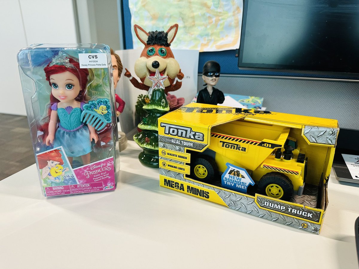 During this season of giving, I so enjoyed taking my son to pick out some toys for children <a href="/Nemours/">Nemours Children's Health</a> 🎁 during our @USPTA_Tennis toy drive. He was adamant that we should get two- so we could ‘make a girl and a boy very happy’ 🥰  Nice job buddy! 🎄