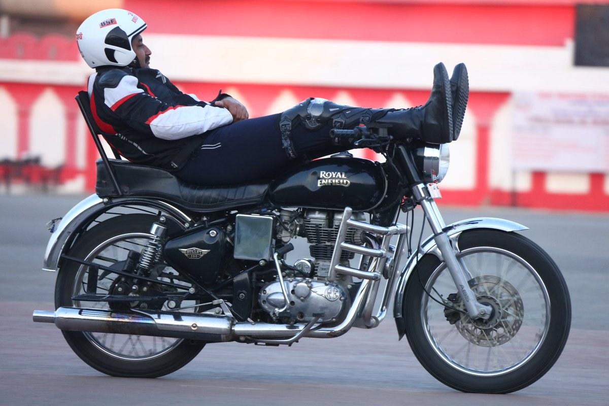 BSF_India's tweet photo. 16 Dec 2022
Inspr Vishwajeet Bhatia, member of BSF Janbaz Daredevil Motorcycle Team set #WorldRecord for ‘LONGEST RIDE IN LYING POSITION UP SIDE FACING ON SEAT OF  ROYAL ENFIELD 350CC MOTORCYCLE’ by riding without break for 2h 6min 17sec covering 70.2km.

#LimcaBookofRecords https://t.co/GZmQc8mzAC
