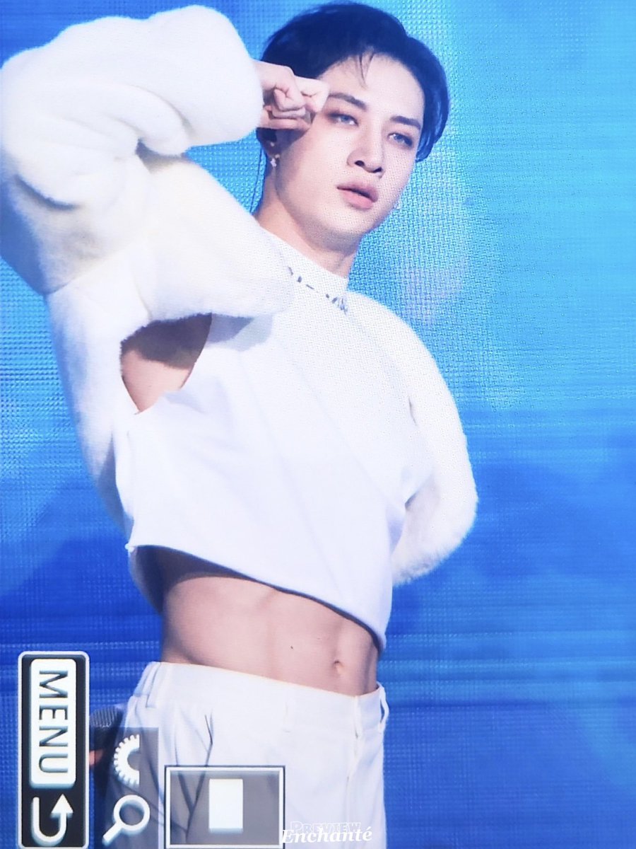 captainCB97s's tweet photo. OH MY GOD BANG CHAN https://t.co/IyoUHNjxvo
