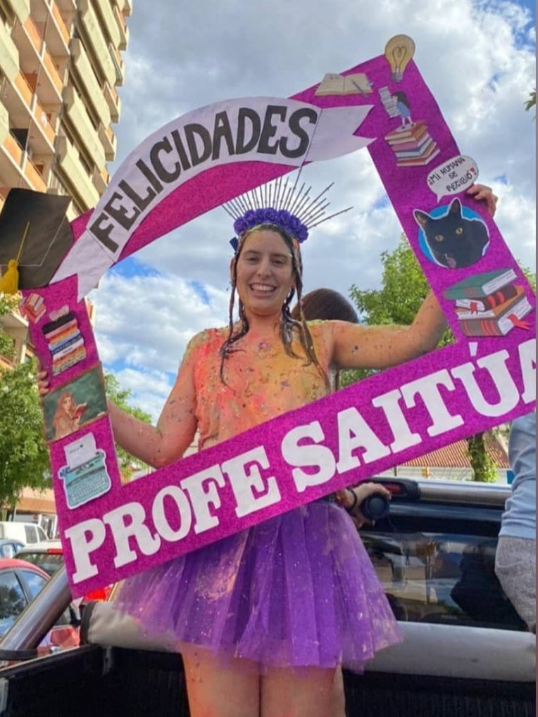 Rosaitua's tweet photo. Bueno gente, se logró: 
Me recibí 😭💖 https://t.co/lwBOFkMdeR