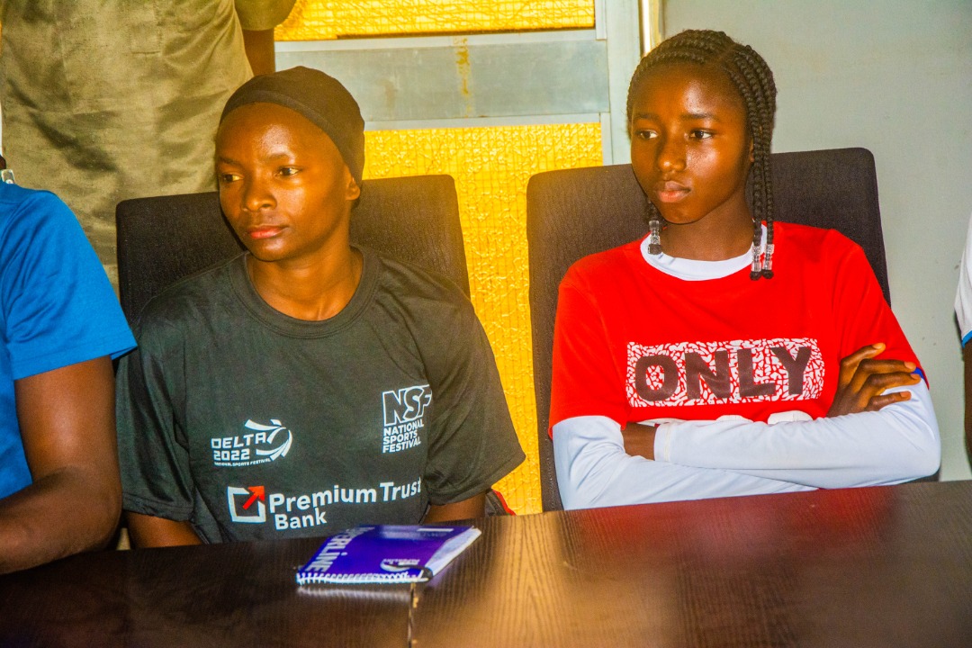 ToshSports's tweet photo. 7th @adamuyolacup
LOC Chairman Uwaeme Promise currently having a review session with the referees ahead of Saturdays tournament opener.
#AdamuYolaUnityCup
#UnityCup22
#FinalRound https://t.co/xm9iSNpNQE