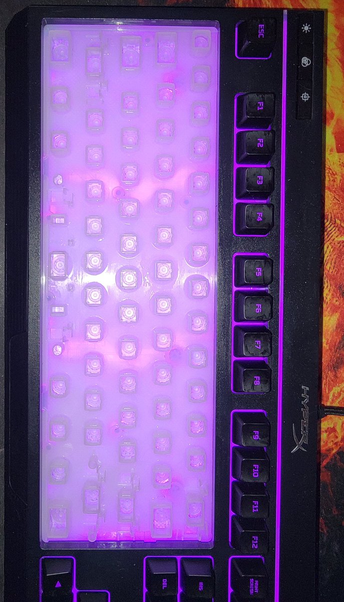 Dubb_Vicious's tweet photo. Dirty and clean. Dang keyboards take forever to clean! https://t.co/a7C7GWDgjj
