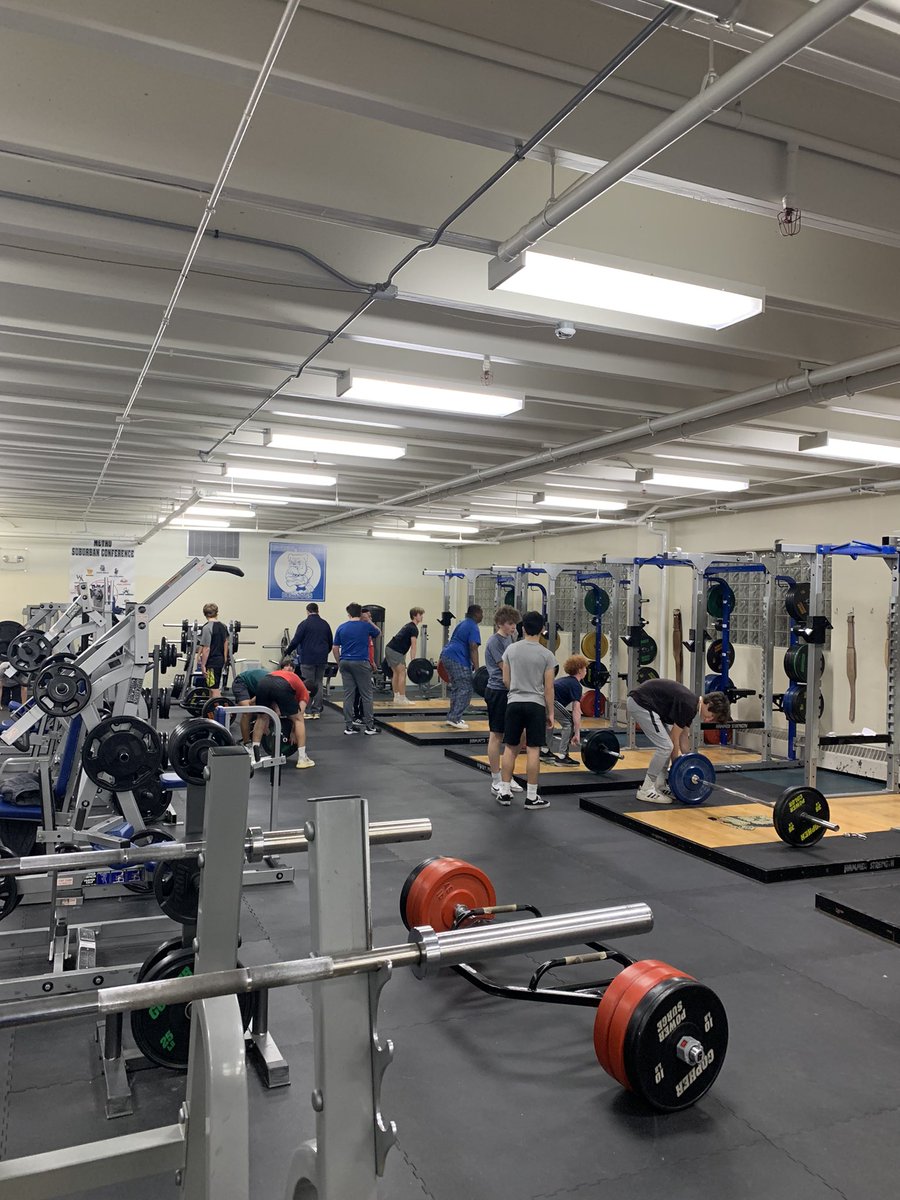 RB_BulldogFball's tweet photo. Friday mornings are all about WORKING HARD, putting the TEAM FIRST, and COMPETING! https://t.co/m9AjCFTnD2