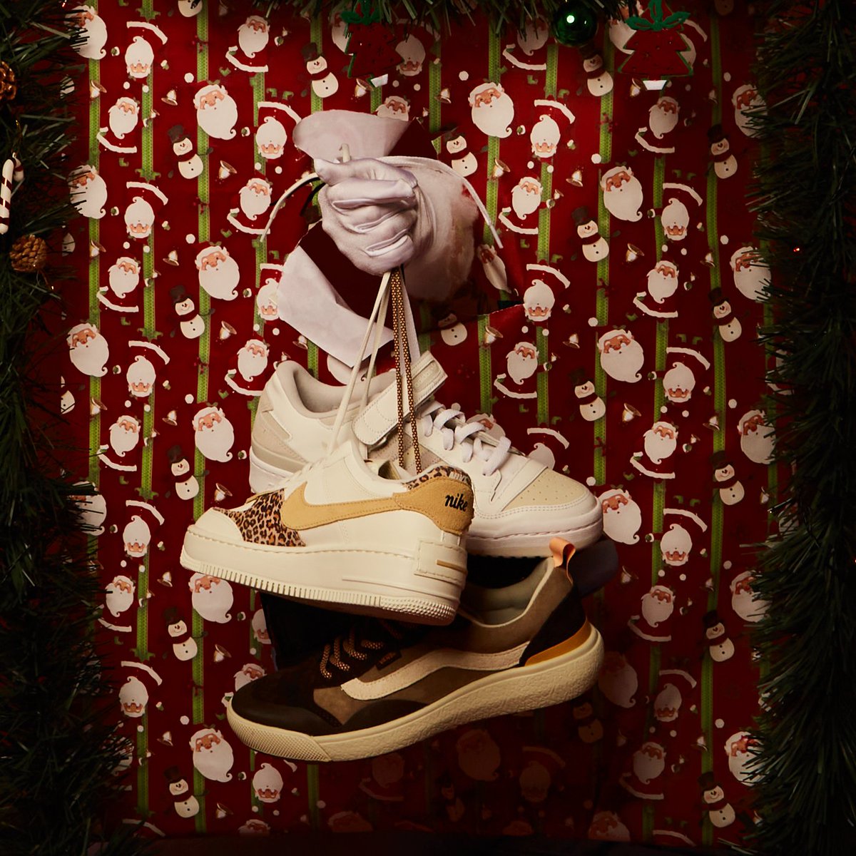 Essa árvore de Natal tá diferente! 🤷🏽

Escolha o seu favorito na loja mais próxima ou no nosso site. 🎄✨🎁 
👉 lojakings.com.br