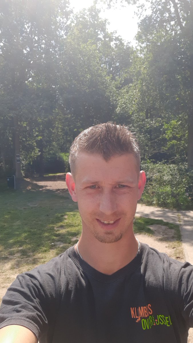Als laatste van het team Chalet Frankrijk:
Mijn naam is Joey De Smet.
31 jaar en werkzaam in de sport en als bedrijfsleider. Ik concentreer me vooral op de website en automatische boekingen. We hebben dit opgezet samen met mijn vrouw en mijn moeder.
#chaletverhuur #vakantie.