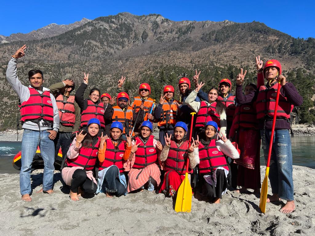 aman_parihar19's tweet photo. River rafting campaign launched in gulabgarh, kishtwar by Indian Army 17RR(Dul)along with jkadventure.. https://t.co/JjJLWYKF3A
