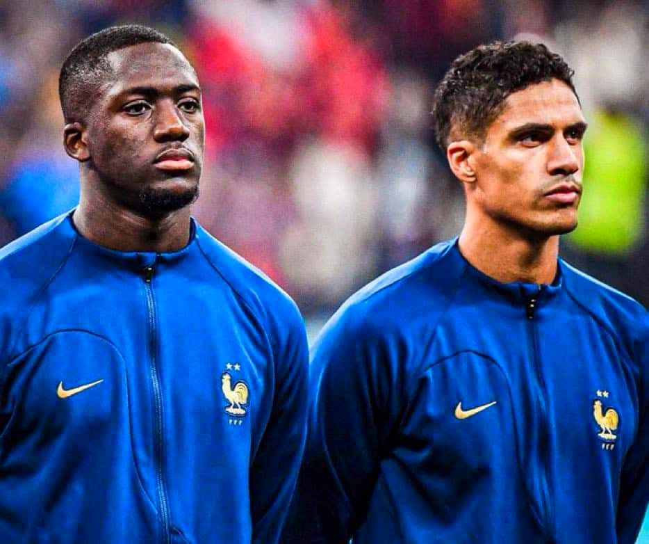 tariqsiii's tweet photo. امس فايروس بعير الابل يضرب المنتخب الفرنسي !!

واليوم اصابة الثنائي فاران وكوناتي بنزلة برد 

ياخي بلاش دراما علينا اعطوا كاس العالم للمتخاذل و ريحونا واستريحوا https://t.co/KwrVw9V2Mo