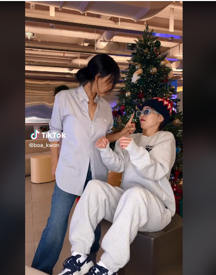 latinmoomoo's tweet photo. Hwasa x BoA #ZIPChallenge
TikTok: https://t.co/XCZqOy3upP
Instagram: https://t.co/eyN6cyXqad
#Hwasa #화사
@RBW_MAMAMOO https://t.co/frq9PafQTQ