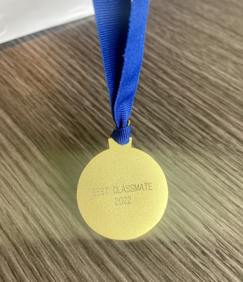 loretomonardes2's tweet photo. Chochera total. Mi hija ganó el mejor premio. La eligieron sus compañeros 🥹🥰 #BestClassmate🏅 https://t.co/0YK7hYc82t