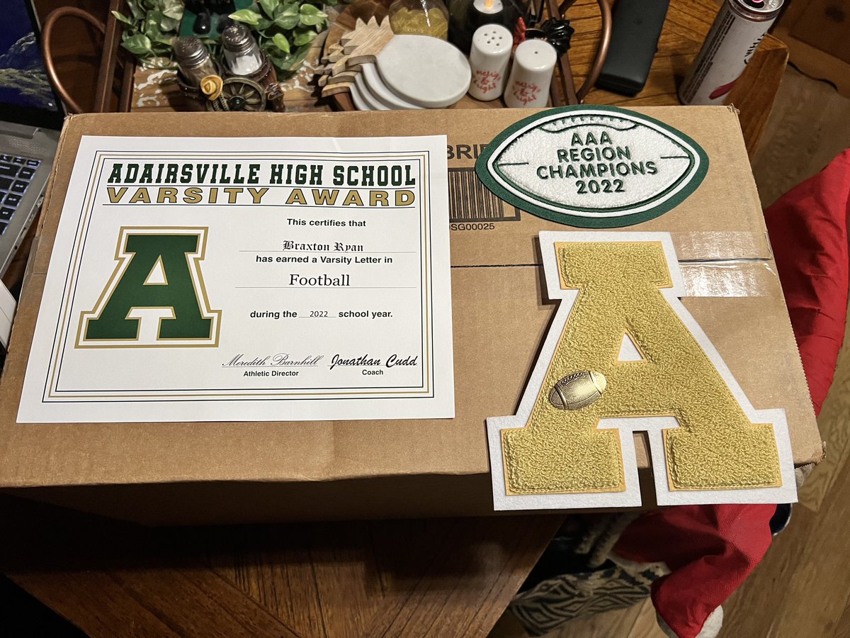 BraxtonRyan1120's tweet photo. I was honored to receive my letter last night! The Tigers had an amazing season and can’t wait till next year!! Now it’s baseball time!! https://t.co/MXbiw6X3jf