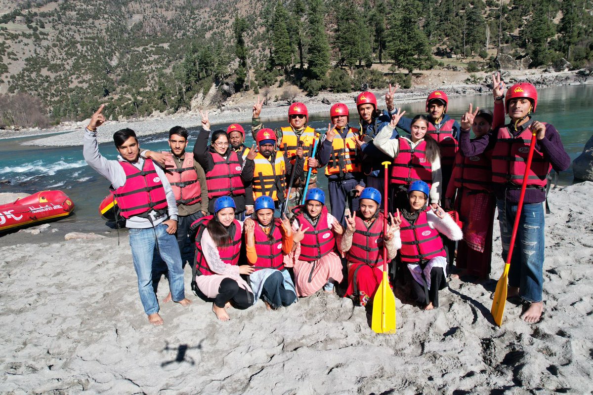 aman_parihar19's tweet photo. River rafting campaign launched in gulabgarh, kishtwar by Indian Army 17RR(Dul)along with jkadventure.. https://t.co/JjJLWYKF3A