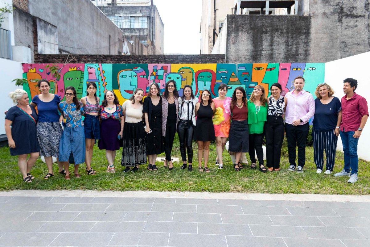 UMET y @mingenerosar firmamos un convenio para potenciar acciones conjuntas, ofreciendo becas como parte de una política que busca promover el acceso de mujeres y disidencias a la educación superior.