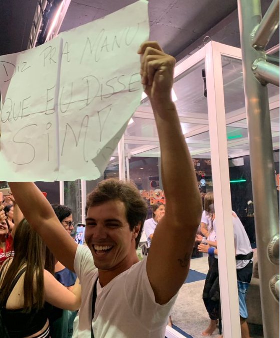 tuitmia's tweet photo. A casa de vidro vai voltar  e eu só lembro desse surto aqui do big20 kkkkkk #BBB23 #BBB20 https://t.co/EzlUmHSmhY