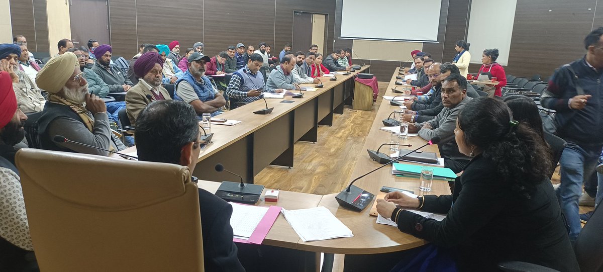 Kailashbhatt120's tweet photo. Pea/ Millet #ValueChain working groups participate in meeting of #GreenPeas farmers , Mandi  and  #Processors under the chairmanship of ADM and CHO of Udham Singh Nagar at  District Magistrate's office, Rudrapur.
#millet 
#hilans
@basava_ias @IFADSouthAsia @MoRD_GoI @nitikakh22 https://t.co/D6SZORGfPn