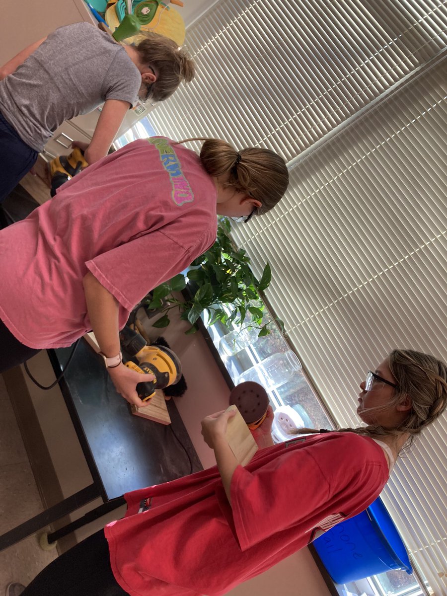 a boring world XI tweet media