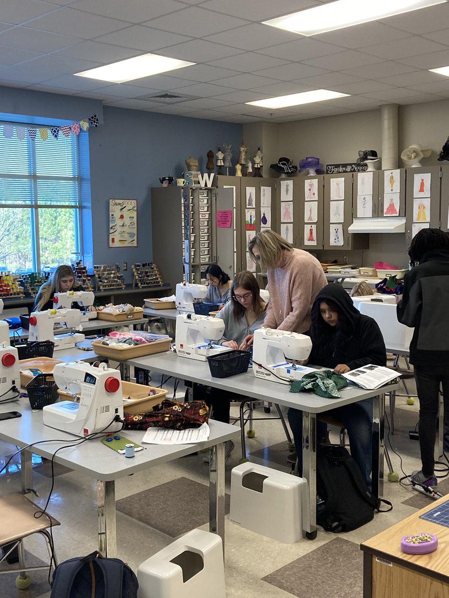 a boring world XI tweet media